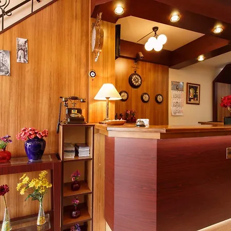 尔彭柯雅鹿酒店 3*